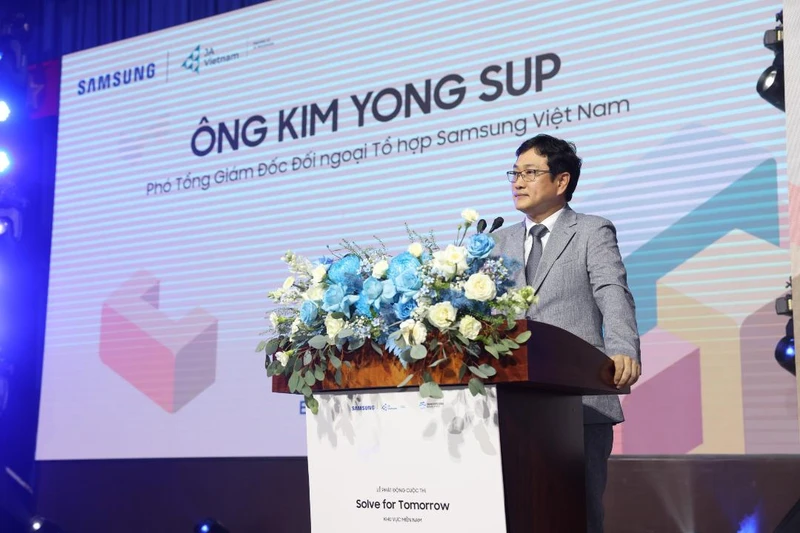 Ông Kim Yong Sup, Phó Tổng giám đốc phụ trách đối ngoại Tổ hợp Samsung Việt Nam phát biểu tại sự kiện