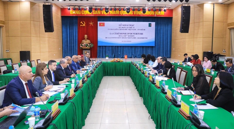 Toàn cảnh Kỳ họp thứ 12 Ủy ban liên Chính phủ Việt Nam-Algeria.