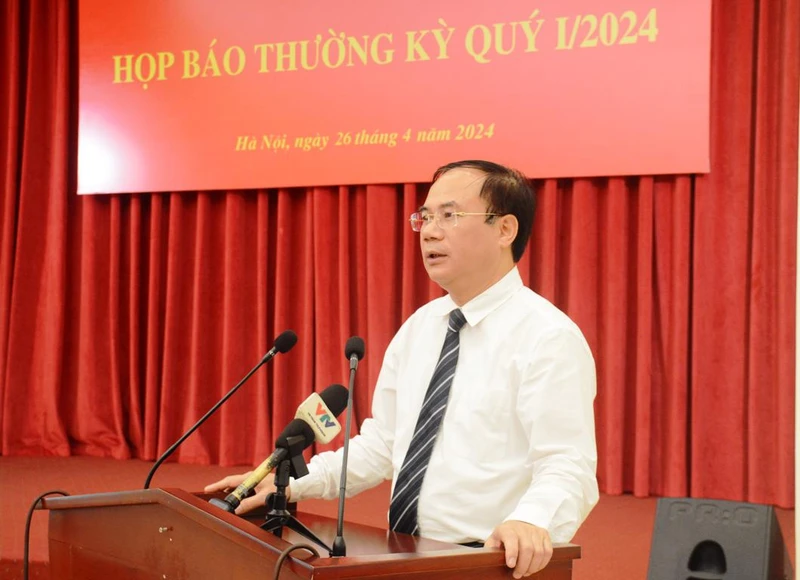 Thứ trưởng Xây dựng Nguyễn Văn Sinh phát biểu tại hội nghị