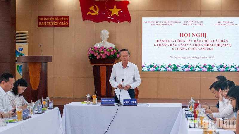 Trưởng Ban Tuyên giáo Thành ủy Đà Nẵng phát biểu tại hội nghị.