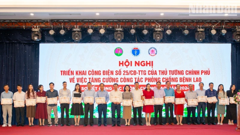 Các cá nhân, tập thể có thành tích xuất sắc trong công tác phòng, chống lao 2023.