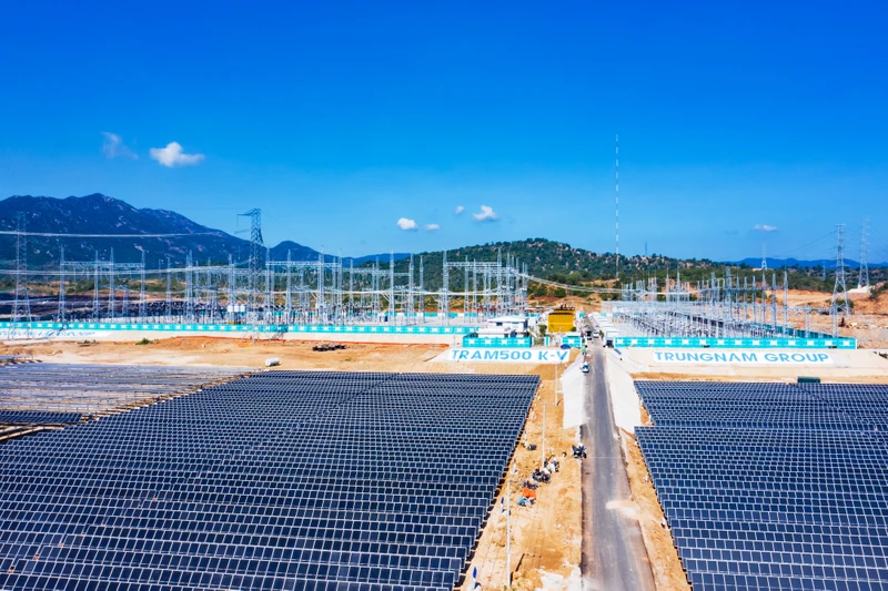 Nhà máy Điện mặt trời tại Ninh Thuận.