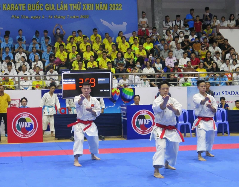 Gần 850 vận động viên tham gia giải vô địch các Câu lạc bộ karate quốc gia lần thứ XXII năm 2022 tại thành phố Tuy Hòa, tỉnh Phú Yên.