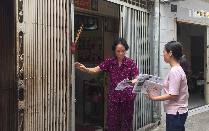 Tuyên truyền phòng, chống bệnh sốt xuất huyết cho người dân trên địa bàn phường 4, quận 11, Thành phố Hồ Chí Minh.