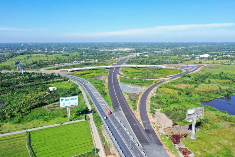 Đường cao tốc Trung Lương-Mỹ Thuận.