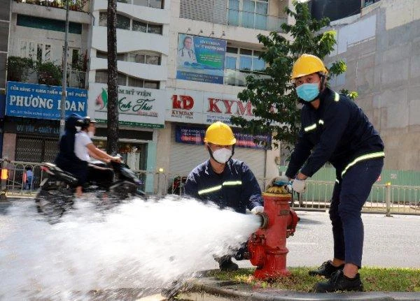 Tổng công ty Cấp nước Sài Gòn nỗ lực bảo đảm nguồn nước phục vụ công tác phòng cháy, chữa cháy. 