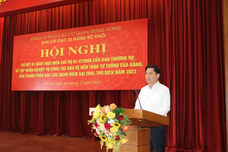 Ủy viên Trung ương Đảng, Bí thư Đảng ủy Khối các cơ quan Trung ương Nguyễn Văn Thể phát biểu chỉ đạo tại Hội nghị. 