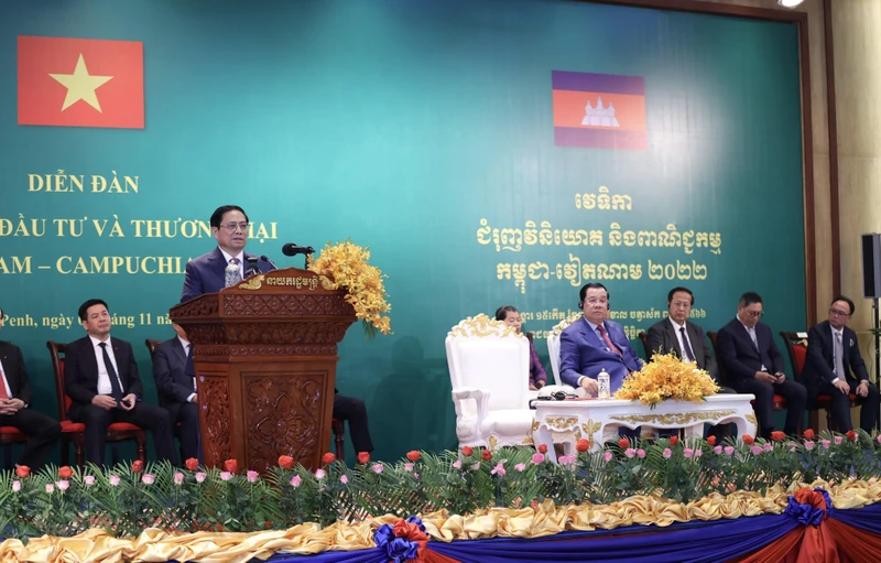Thủ tướng Phạm Minh Chính phát biểu tại Diễn đàn Việt Nam-Campuchia. (Ảnh: TTXVN) 