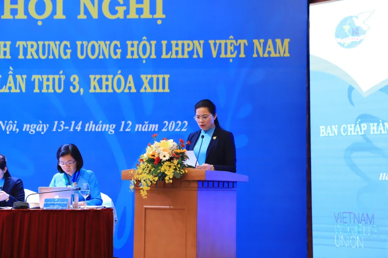 Chủ tịch Hội Liên hiệp phụ nữ Việt Nam Hà Thị Nga phát biểu tại Hội nghị.