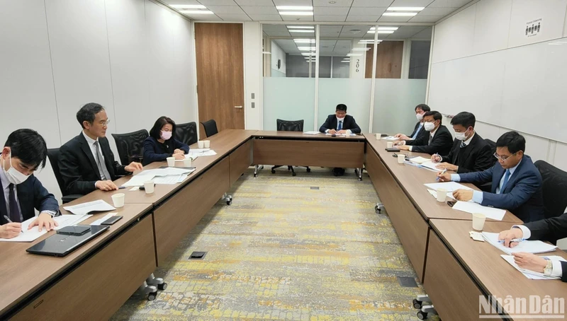Bộ trưởng Giao thông vận tải Nguyễn Văn Thắng làm việc với Phó Chủ tịch cấp cao JICA Keiichiro Nakazawa.
