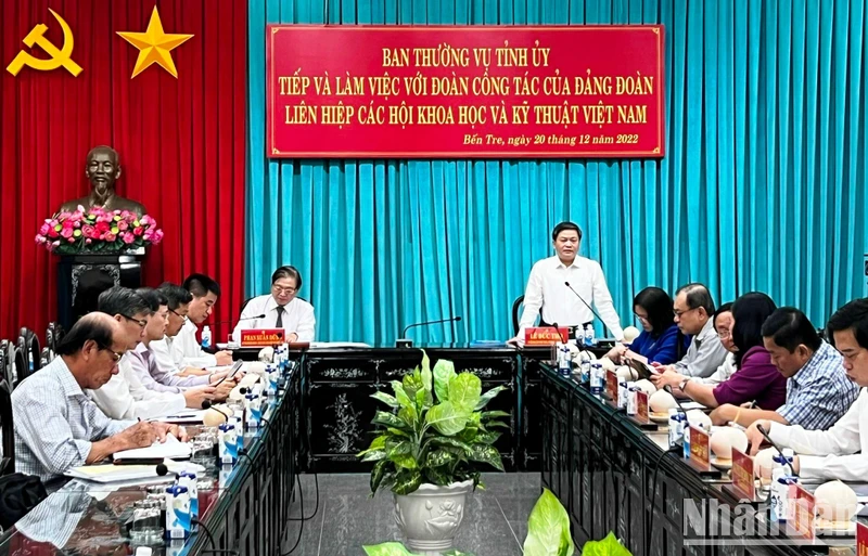 Đoàn công tác Đảng đoàn Liên hiệp các Hội Khoa học và Kỹ thuật Việt Nam làm việc với Ban thường vụ Tỉnh ủy Bến Tre.