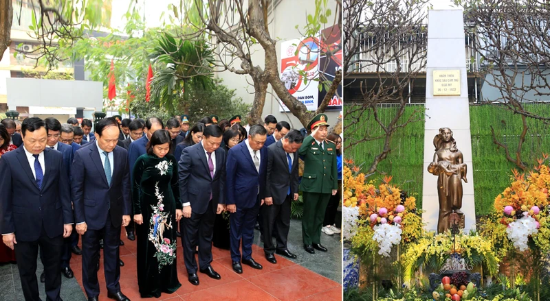 Lãnh đạo thành phố Hà Nội thành kính dành một phút mặc niệm tưởng nhớ đồng bào bị bom Mỹ sát hại vào tháng 12/1972.