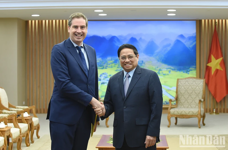 Thủ tướng Chính phủ Phạm Minh Chính tiếp Bộ trưởng đặc trách Ngoại thương, Thu hút kinh tế và người Pháp ở nước ngoài Olivier Becht.