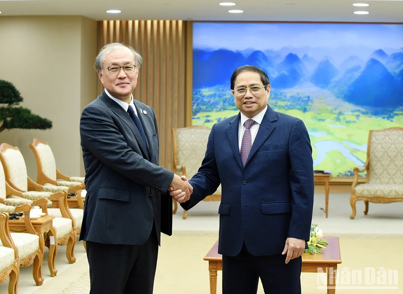 Thủ tướng Phạm Minh Chính và Tổng Thư ký Ban An ninh quốc gia Nhật Bản Akiba Takeo.