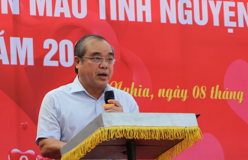 Phó Chủ tịch Thường trực Ủy ban nhân dân tỉnh Quảng Ngãi Trần Hoàng Tuấn phát biểu tại buổi lễ.