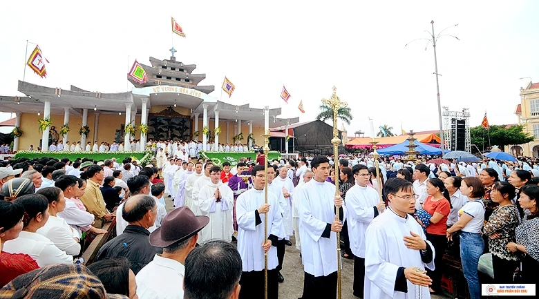 Một nghi lễ của người Công giáo tại Chính tòa Bùi Chu.