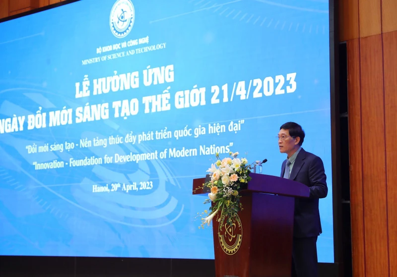 Thứ trưởng Khoa học và Công nghệ Trần Văn Tùng phát biểu ý kiến.
