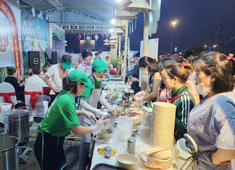 Sau 3 ngày, có 30 nghìn lượt du khách đến với Lễ hội Văn hóa-ẩm thực Việt Nam 2023.