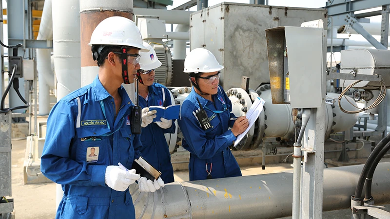 Các kĩ sư vận hành tại BSR được đánh giá đã trở thành những chuyên gia lọc dầu.