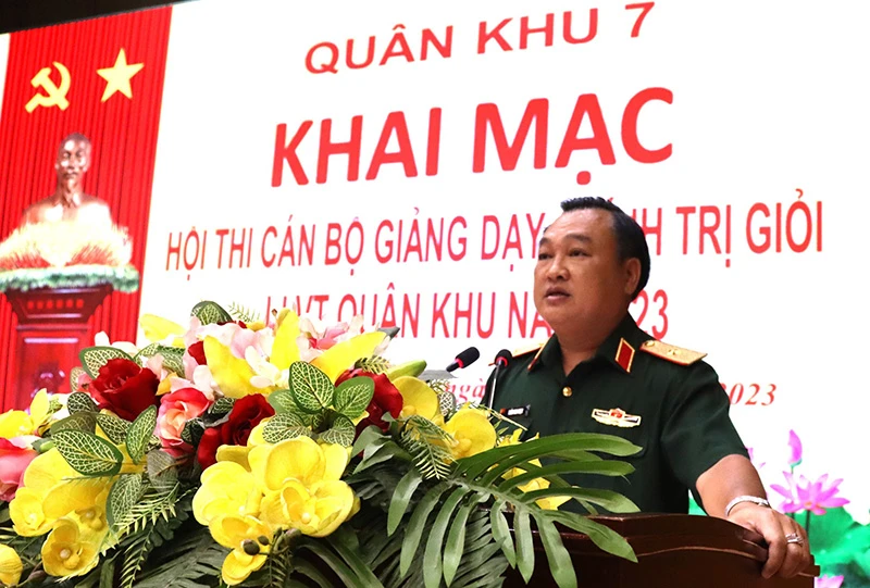 Thiếu tướng Trần Vinh Ngọc phát biểu khai mạc hội thi.