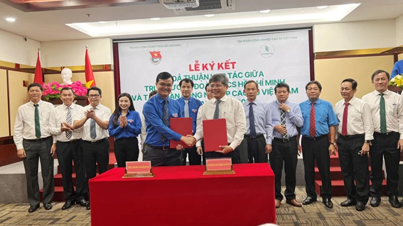 Trung ương Đoàn Thanh niên Cộng sản Hồ Chí Minh và Tập đoàn Công nghiệp cao-su Việt Nam ký kết chương trình phối hợp công tác giai đoạn 2023-2027.