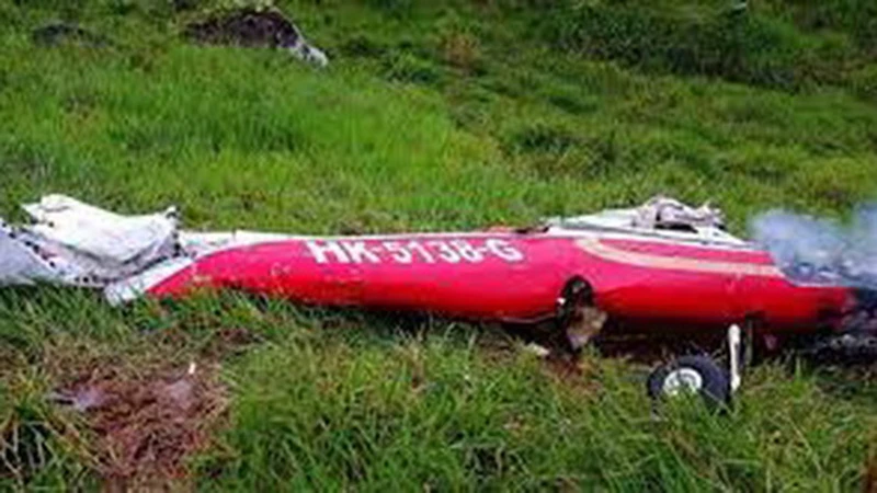 Phần đuôi của chiếc máy bay Cessna bị rơi tại Colombia. (Ảnh: Eseuro)