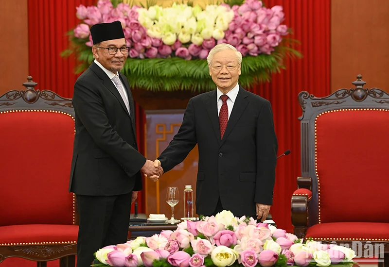 Tổng Bí thư Nguyễn Phú Trọng tiếp Thủ tướng Liên bang Malaysia Anwar Ibrahim. (Ảnh: Duy Linh)