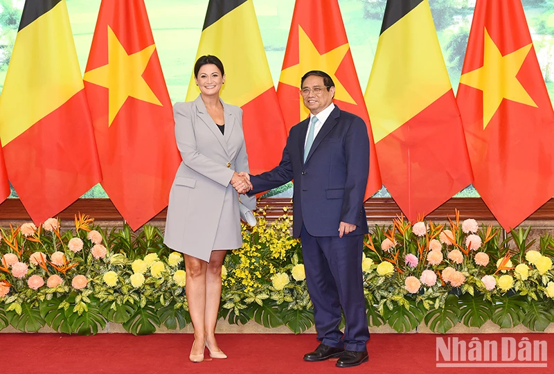 Thủ tướng Phạm Minh Chính tiếp Chủ tịch Thượng viện Vương quốc Bỉ Stéphanie D'Hose.