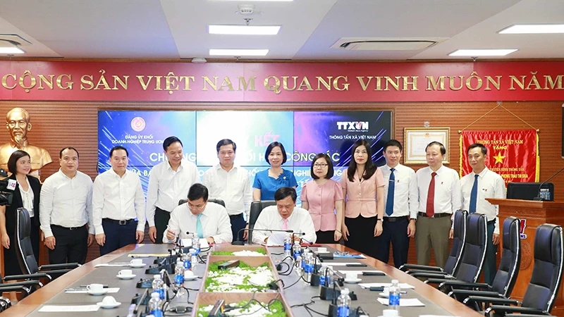 Lễ ký kết Quy chế phối hợp công tác giai đoạn 2023-2025 giữa Ban Tuyên giáo Đảng ủy Khối Doanh nghiệp Trung ương và Trung tâm Truyền hình Thông tấn.
