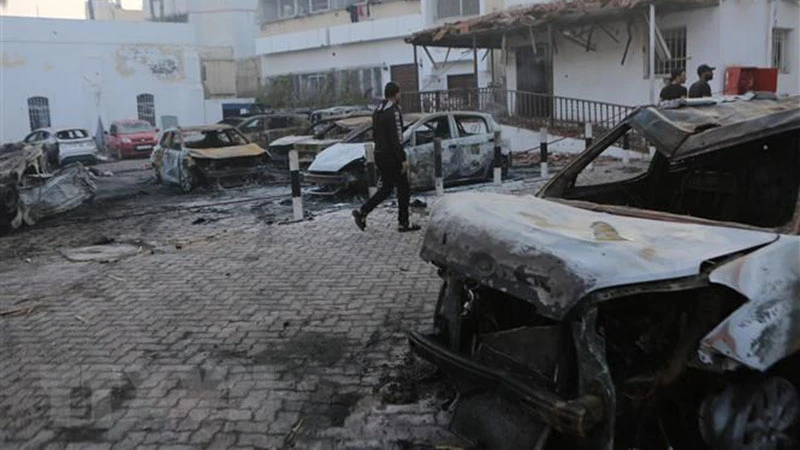 Cảnh tàn phá sau vụ không kích của Israel vào bệnh viện Al-Ahli ở Dải Gaza, ngày 18/10. 