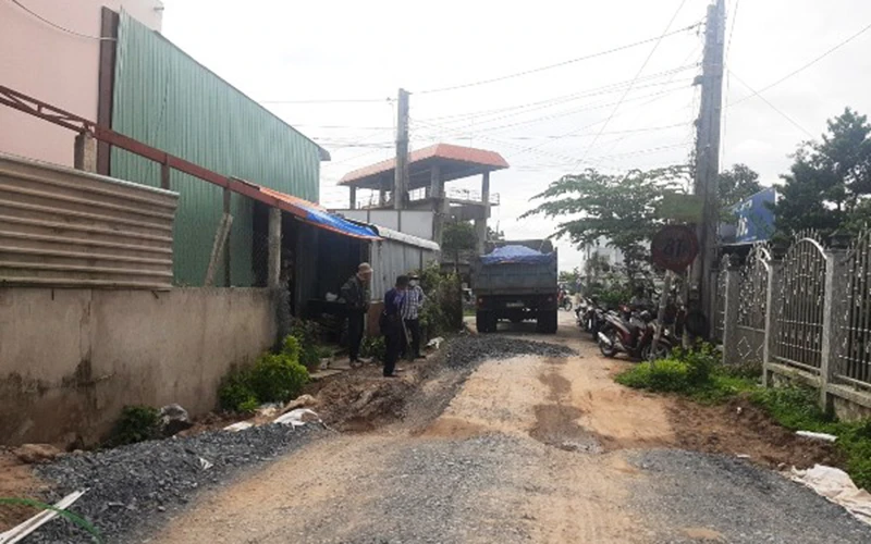 Tuyến đường liên xã ở huyện Cai Lậy, tỉnh Tiền Giang thi công chậm, gây bức xúc trong nhân dân.