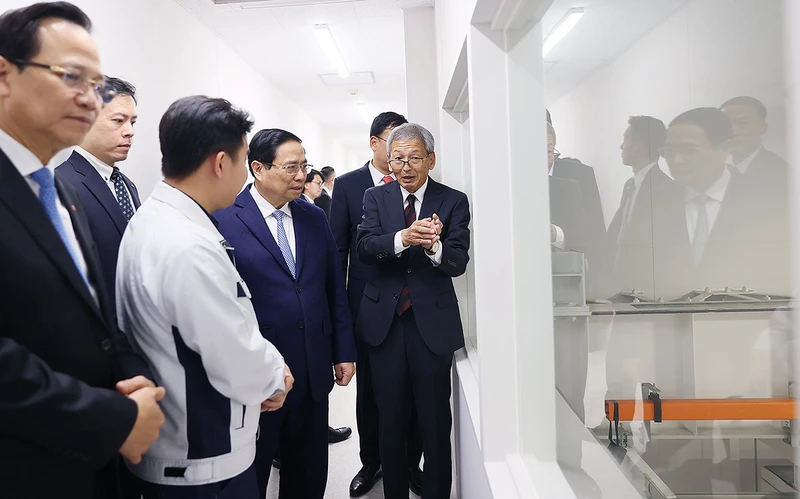 Thủ tướng Phạm Minh Chính thăm cơ sở sản xuất của Công ty Shibata Gosei.