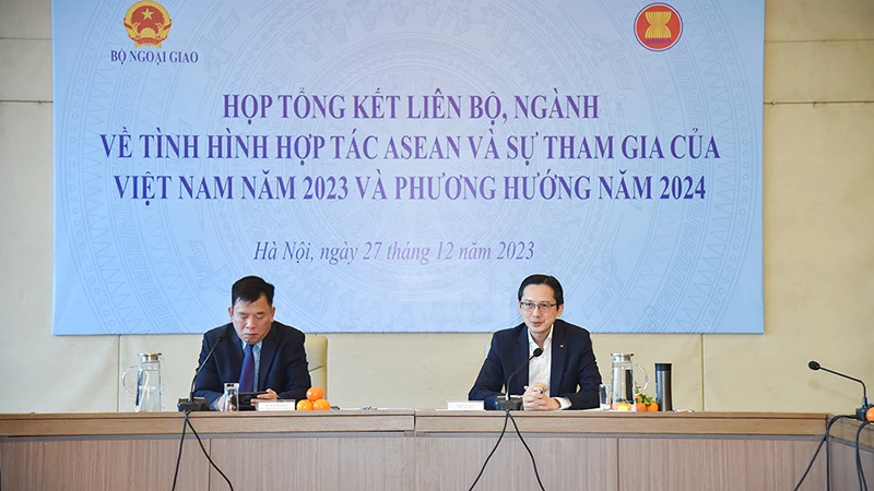 Thứ trưởng Ngoại giao Đỗ Hùng Việt chủ trì cuộc họp. (Ảnh: Bộ Ngoại giao)