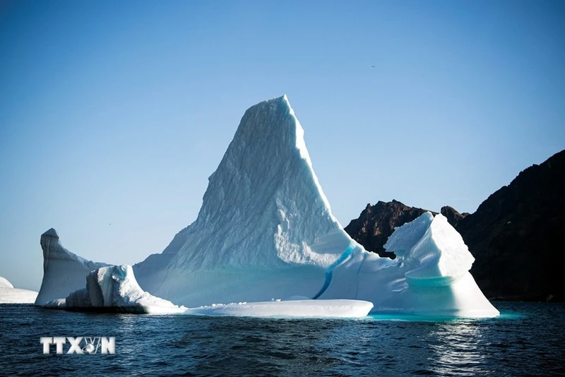 Băng trôi gần đảo Kulusuk, Greenland. (Ảnh: AFP/TTXVN)