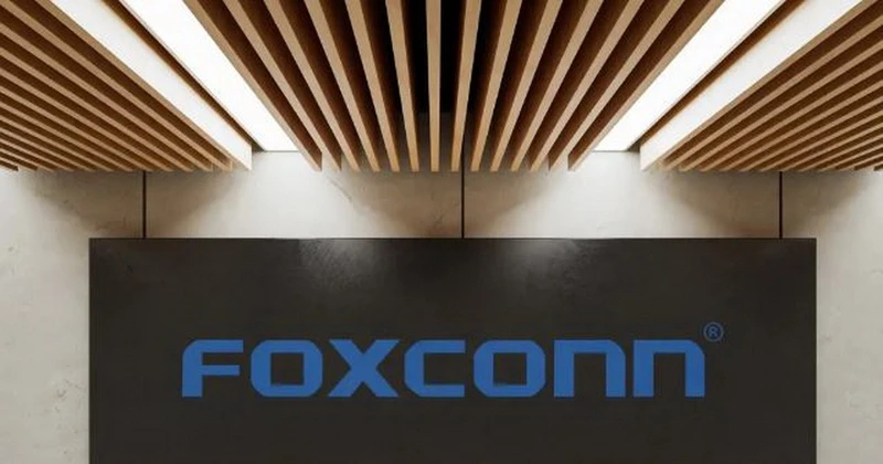 Foxconn, còn được gọi bằng tên chính thức là Hon Hai Precision Industry, là nhà sản xuất thiết bị điện tử theo hợp đồng lớn nhất thế giới và lắp ráp thiết bị cho các công ty công nghệ lớn, trong đó có Apple. (Ảnh: Techinasia)