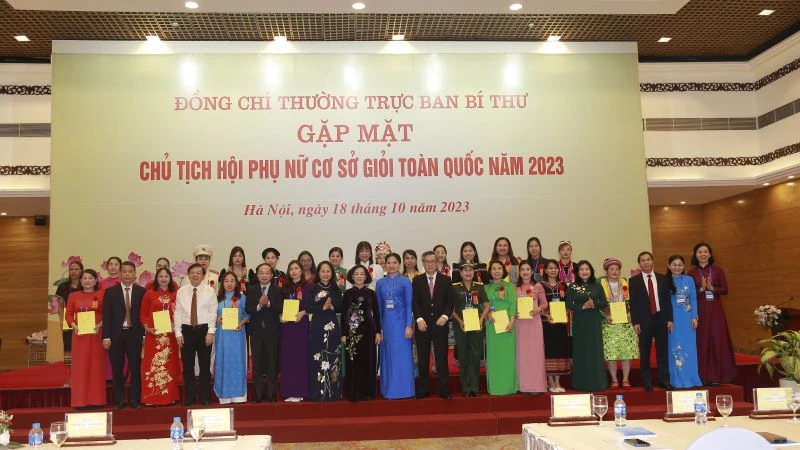 Thường trực Ban Bí thư Trương Thị Mai gặp mặt Chủ tịch Hội Phụ nữ cơ sở giỏi toàn quốc năm 2023.