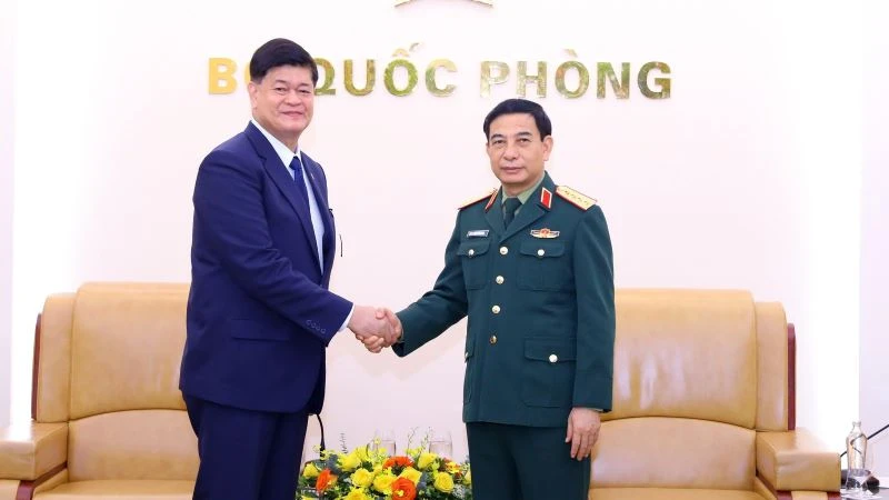 Đại tướng Phan Văn Giang và ông Irineo Cruz Espino tại buổi tiếp. 