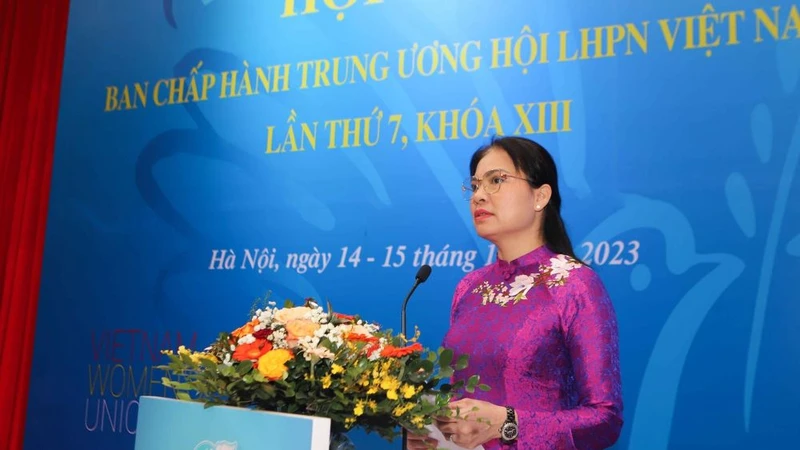Chủ tịch Hội Liên hiệp Phụ nữ Việt Nam Hà Thị Nga phát biểu tại lễ công bố Giải thưởng Nguyễn Thị Định. 