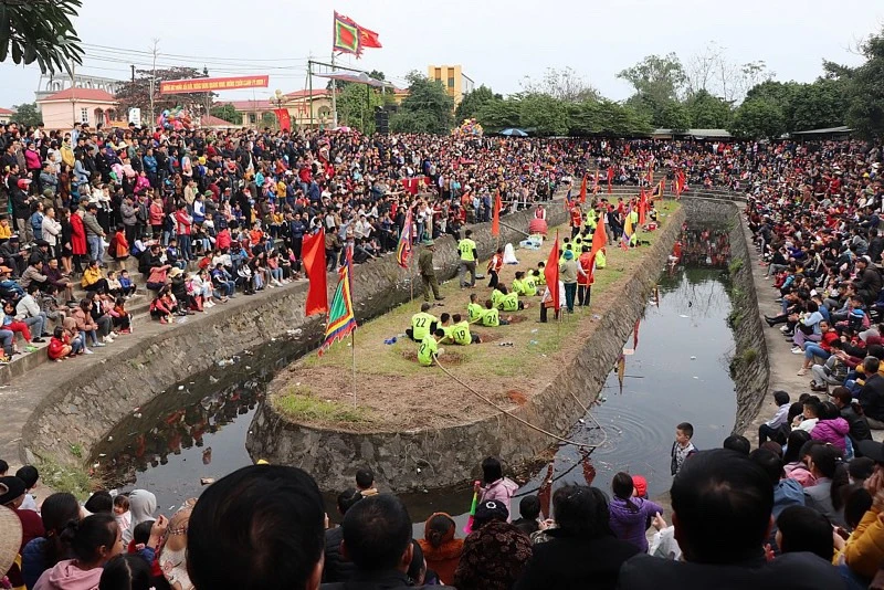 Trò thi kéo song ở thị trấn Hương Canh (huyện Bình Xuyên).