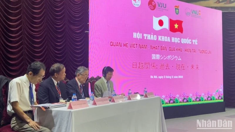Đoàn Chủ tịch điều hành Hội thảo khoa học quốc tế “Quan hệ Việt Nam-Nhật Bản: Quá khứ - Hiện tại - Tương lai”.