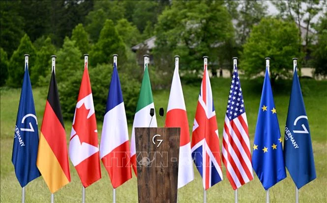 Cờ của các nước G7 và Liên minh châu Âu tại Hội nghị thượng đỉnh G7 ở Elmau Castle, Đức vào ngày 28/6/2022. (Ảnh: AFP)