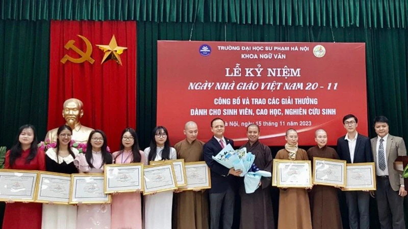 Nhiều nghiên cứu sinh, học viên cao học và sinh viên được vinh danh tại Lễ trao giải.