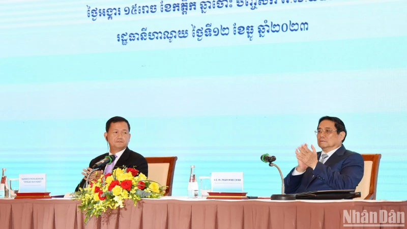 Thủ tướng Phạm Minh Chính và Thủ tướng Hun Manet chủ trì Diễn đàn Xúc tiến đầu tư và thương mại Việt Nam-Campuchia.