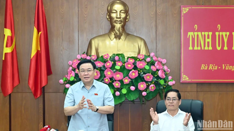 Chủ tịch Quốc hội Vương Đình Huệ chủ trì buổi làm việc với Ban Thường vụ Tỉnh ủy Bà Rịa-Vũng Tàu. (Ảnh: DUY LINH)