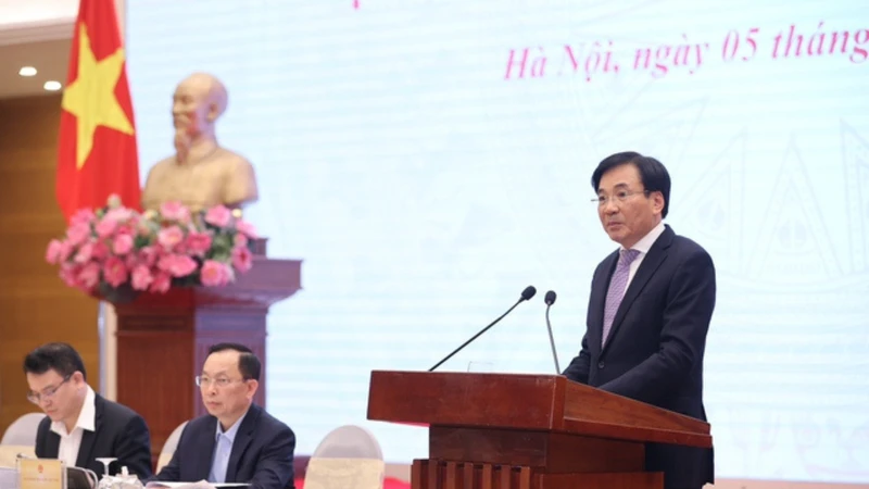 Bộ trưởng, Chủ nhiệm Trần Văn Sơn chủ trì họp báo Chính phủ thường kỳ. (Ảnh: VGP)