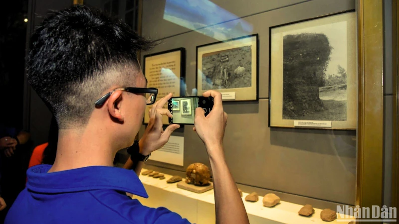 Từ ngày 25/4, khách tham quan Bảo tàng Lịch sử quốc gia không cần đến tận quầy mua vé mà có thể chủ động đặt vé qua hình thức trực tuyến một cách thuận tiện.