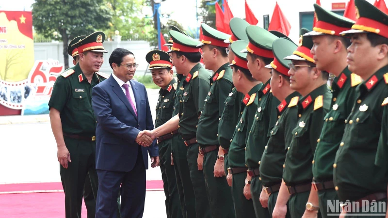 Thủ tướng Phạm Minh Chính tới thăm Bộ Tư lệnh Binh đoàn 12.