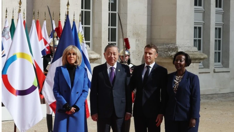 Tổng thống Cộng hòa Pháp Emmanuel Macron và Tổng Thư ký Pháp ngữ Louise Mushikiwabo đón Tổng Bí thư, Chủ tịch nước Tô Lâm.