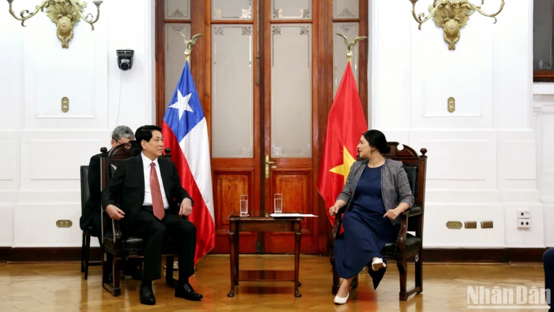 Chủ tịch nước Lương Cường hội kiến Chủ tịch Hạ viện Chile, Chủ tịch nhóm Nghị sỹ Hữu nghị Chile-Việt Nam, bà Karol Aída Cariola Oliva.