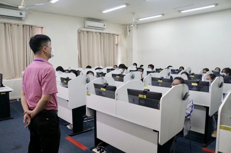 Trong phòng thi đánh giá năng lực Trường đại học Sư phạm TP Hồ Chí Minh năm 2022. Ảnh: Phương Nam